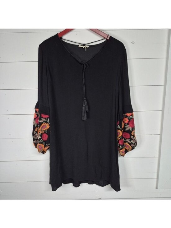 entro Dresses & Skirts - Entro Women's Black Boho Dress With Embroidered Floral Sleeves